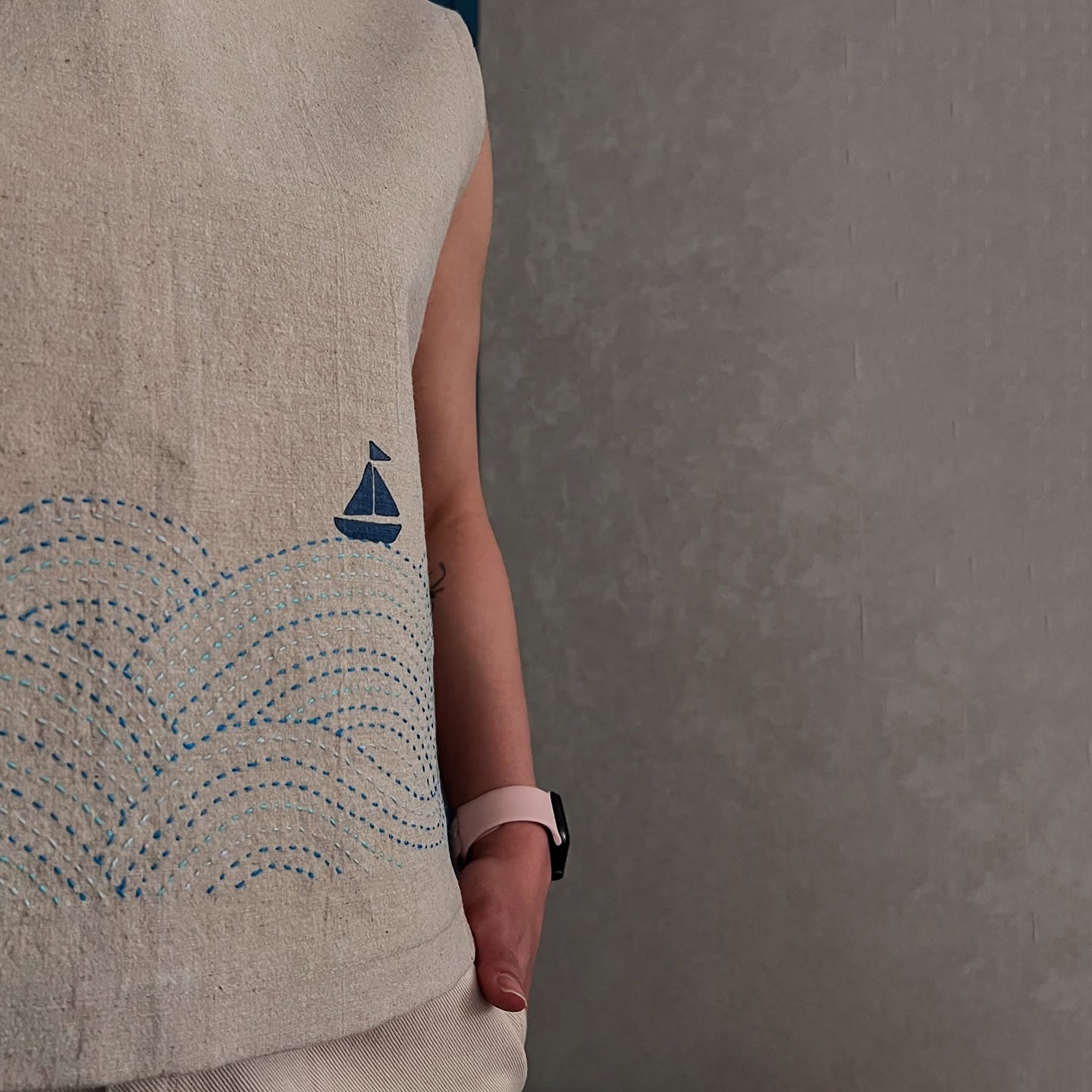 Women's Sailboat And Waves Embroidery Art Sleeveless Tank Top